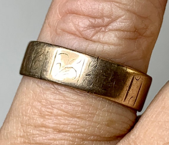 Victorian 9k Gold Wedding Ring, Engraved Gold Ban… - image 2