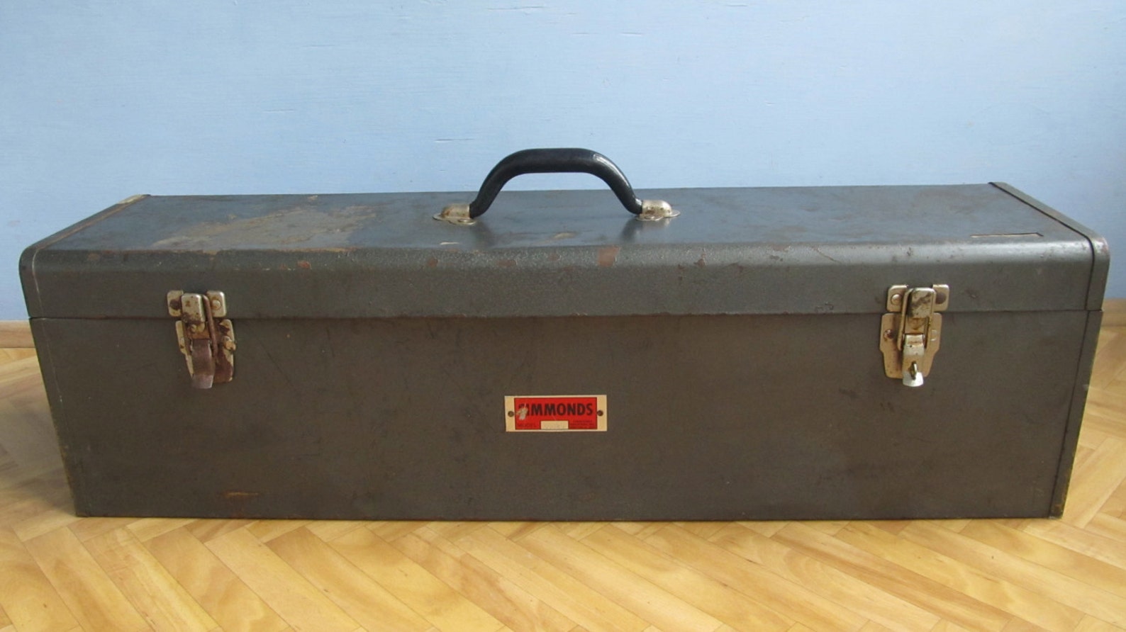 Old metal tool box Clearance