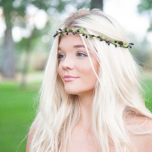 Handcrafted Black Simple Flower Crown, Black Halloween Headband, Boho Hair Wreath, Small Bridal Floral Crown, Black Flower Girl Minimalist
