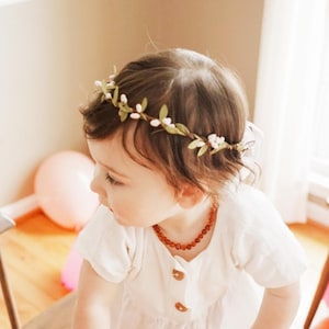 Handcrafted Small Rustic Flower Crown, Green and White Flower Girl Halo, Berry Headband, Leaf Hair Wreath, Simple Girls Wedding Hair Piece