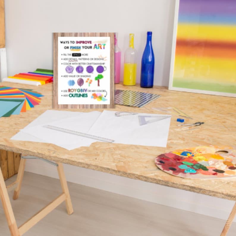Puede incluir: Un p&oacute;ster imprimible con consejos sobre c&oacute;mo mejorar o terminar una obra de arte. El p&oacute;ster tiene un fondo de madera y texto colorido. Los consejos incluyen "Llenar m&aacute;s el espacio", "Agregar detalles, patrones o dise&ntilde;os", "Colorear con mejor artesan&iacute;a", "Agregar valor o sombreado", "Usar ROYGBIV o mezclar colores", y "Agregar contornos".