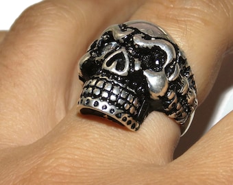 925 Vintage Estate Sterling Silver Ring Men's Rocker Biker Pirate Skull Signet Pinky Pinkie Ring White Red Eye Stone Size 8.5 Gift For Him