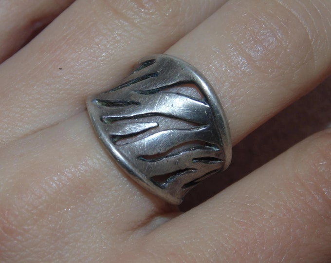 925 Vintage Estate Sterling Silver Ring Modernist Unisex Pinky Pinkie Ring Size 6.5 Cut Out Lines Wide Jewelry Birthday Gift For Her Him