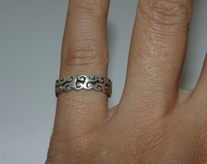 Vintage Sterling Silver Ring - Unisex Wavy Scroll Band