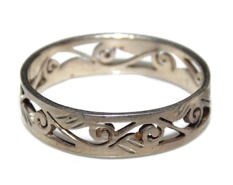 Vintage Sterling Silver Ornate Cut Out Ring - US Size 7