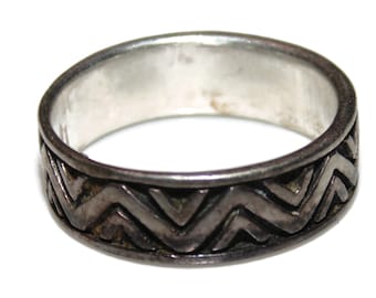 925 Vintage Estate Sterling Silver Band Ring Chevron Lines Size 8.5 Jewelry Jewellery Birthday Gift For Her