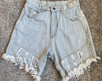 Vintage Women’s Lebon High Waisted Distressed Jean Shorts Size 15/16 runs Small