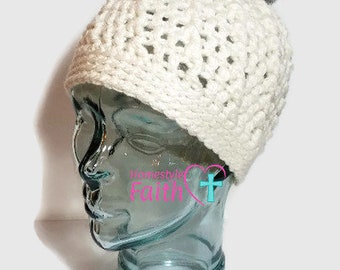 Women's bulky crochet hat with fur pompom