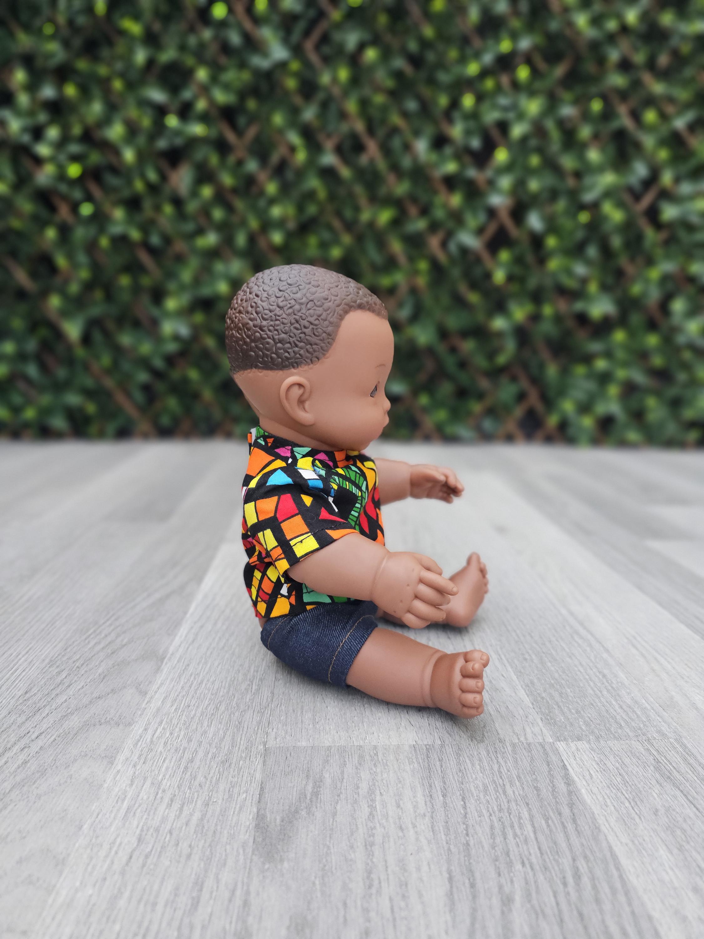 アフリカ人形、アフリカンプリントシャツを着た黒人人形 - 黒人の