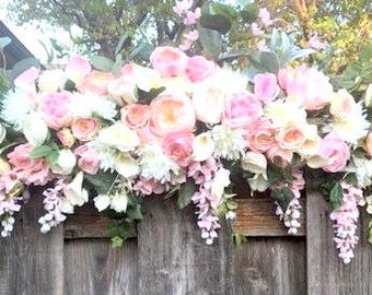 Blush roze en witte bruidsboogbloemen: zijden roos swag
