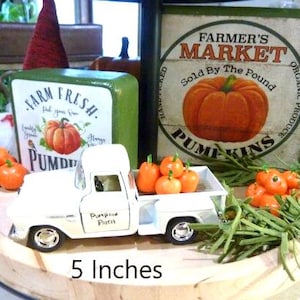 Farmhouse Truck, Metal truck decor