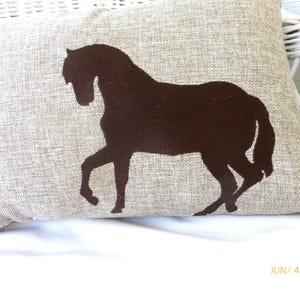 Cojín de caballo de arpillera bordada - Cojín lumbar ecuestre imagen 5