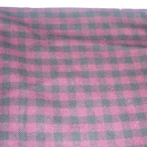 Bordeauxrood en zwart flanel, snede: 1,5 meter
