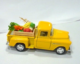 Farmhouse Truck, Yellow Diecast truck