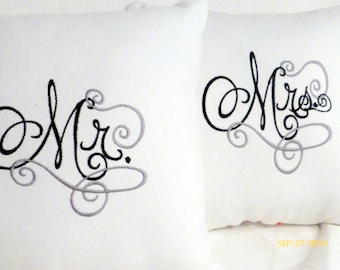 Mr. und Mrs. Kissen, besticktes Set mit 2 12x30 Hochzeitskissen