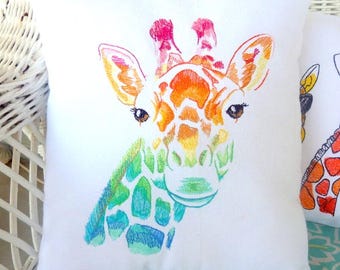 Bestickter Giraffen Kissenbezug mit Bunten Wildtier Design