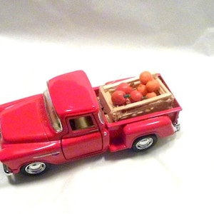 Roter 1953 Ford Pick-Up Truck: Bauernhaus Dekor