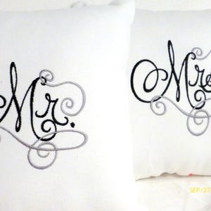 Mr. und Mrs. Kissen, besticktes Set mit 2 12x30 Hochzeitskissen
