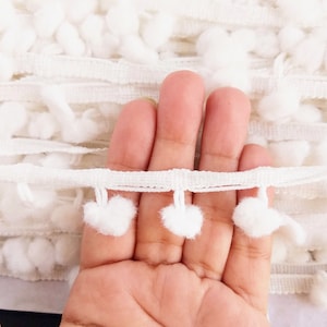 Weiße Pom Pom Fransen Trim, Pompom Trimmen, Quasten, 24mm breit Trim, Boho, Sommer Trim 2 Yards