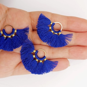 Nappe a ventaglio blu reale con passante in ottone dorato - Nappe per gioielli in cotone x 2