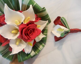 Bouquet de mariée arums blancs et roses rouges + boutonnière offerte