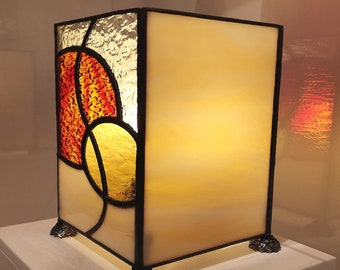 Lampe contemporaine en Vitrail Tiffany - Verre : Rouge-Beige-Jaune-Transparent