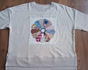 Ladies Size XL Beige Tan Neutral Sweatshirt with Vintage Dresden Fan Quilt Block and Lace