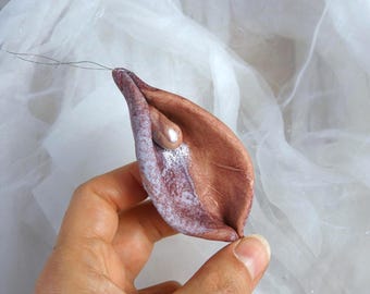 Brown Yoni ornament / divine feminine Vulva
