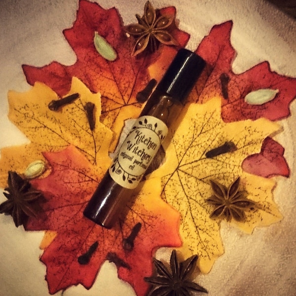 Kitchen Witchery Original Perfumed Oil - Autumn Halloween Witch Roll On Fragrance - Toffee Apple Baked Bread Pumpkin Spice Vegan Oil Blend