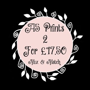 Puede incluir: Un c&iacute;rculo rosa con un borde floral blanco y el texto "A5 Prints 2 for &pound;17.50 Mix & Match" en negro.