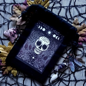 Petit sac à cordon As Above So Below - Pochette en coton noir tête de mort lune - Sac de tarot tête de mort gothique - Sac à main pour téléphone et sorts de sorcière fantasmagorique