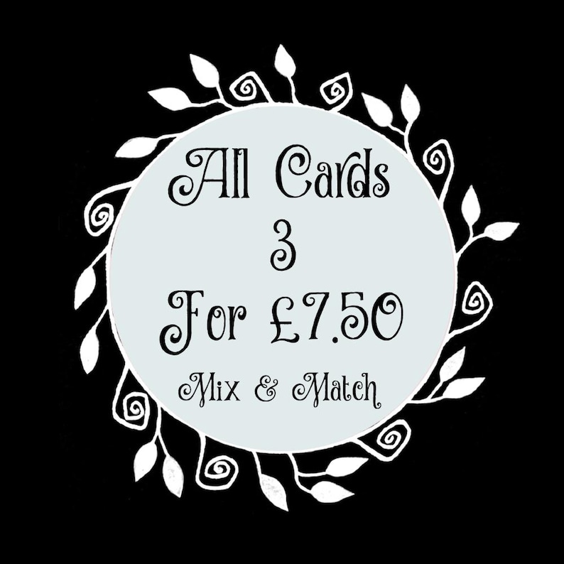 Puede incluir: Un c&iacute;rculo blanco con un borde floral negro y el texto "All Cards 3 For &pound;7.50 Mix & Match" en negro.