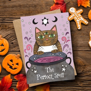 Carte de voeux et enveloppe de chat de potion - Le chat magique de sorcière aux trois yeux de chaudron d'Halloween de sortilège parfait - Carte d'Halloween effrayante mignonne