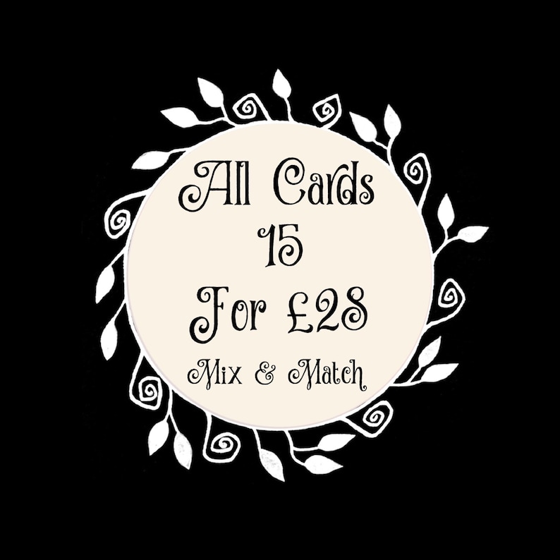 Puede incluir: Gr&aacute;fico circular sobre fondo negro con el texto "All Cards 15 For &pound;28 Mix & Match". El texto est&aacute; en una fuente decorativa y est&aacute; rodeado por una corona floral blanca.