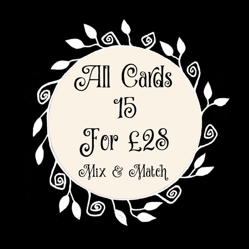 Puede incluir: Un c&iacute;rculo blanco con un borde floral negro y el texto "All Cards 15 For &pound;28 Mix & Match" en negro.