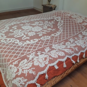 French Cotton Filet Bedspread with Tassels #sophieladydeparis