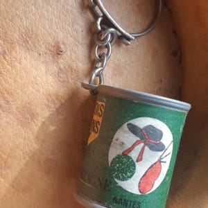 1970's French Green Peas Box Keychain French Ad Petits Pois Extra Fins Conserverie de Bretagne Nantes #sophieladydeparis