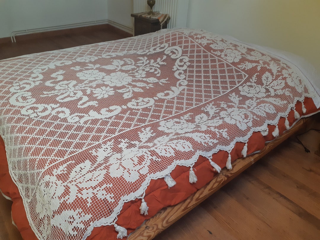 Victorian Bedspread French Filet Lace Hand Made White Cotton Tassel