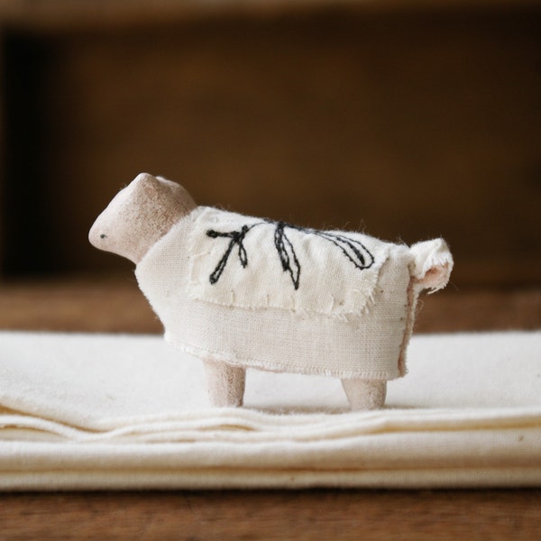 unknown animal 02 - Little woodland animal - Clay sculpture - forest animal totem - home decor  - Miniature Animals