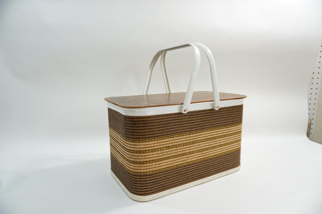 Redman Hawkeye Style Picnic Basket, Basket W/ Metal Handles