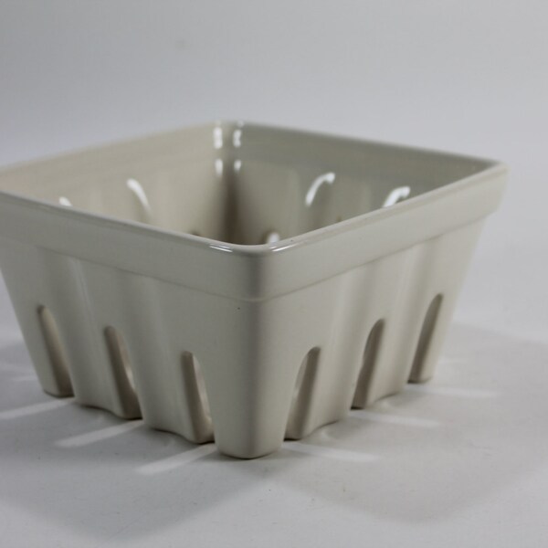 Porcelain Ceramic Quart Container, Off White Fishs Eddy Berry Box, Quart Carton, Berry Container, Garden Fruit Storage, Free Shipping