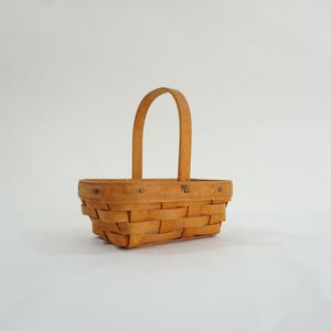 Cesta Longaberger con asa, cesta pequeña para tareas domésticas, firmada y sellada en 2000, viene con revestimiento de plástico, envío gratuito a EE. UU.