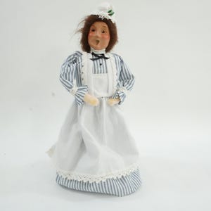 Byer&#39;s Choice, Christmas Caroler Byers Choice Holiday Figure, 1997 Baker, Female Chef, No Gingerbread House FREE USA Ship