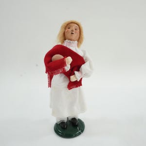 Byers&#39; Choice, Christmas Caroler, Byers Choice Holiday Figure, 1997 Girl Caroler, Christmas Caroler w/ Ham, Second Edition USA FREE Ship