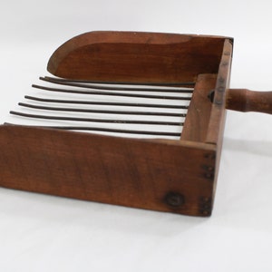 Vintage Garden Hand Tool, Metal Cranberry Blueberry Bog Berry Picker, Primitive Industrial Field Tool, Greenhouse Tool, Free USA Ship