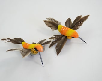 人工鳥、植毛＆羽根飾りの鳥、オレンジブラウンの鳥のリース、花飾り