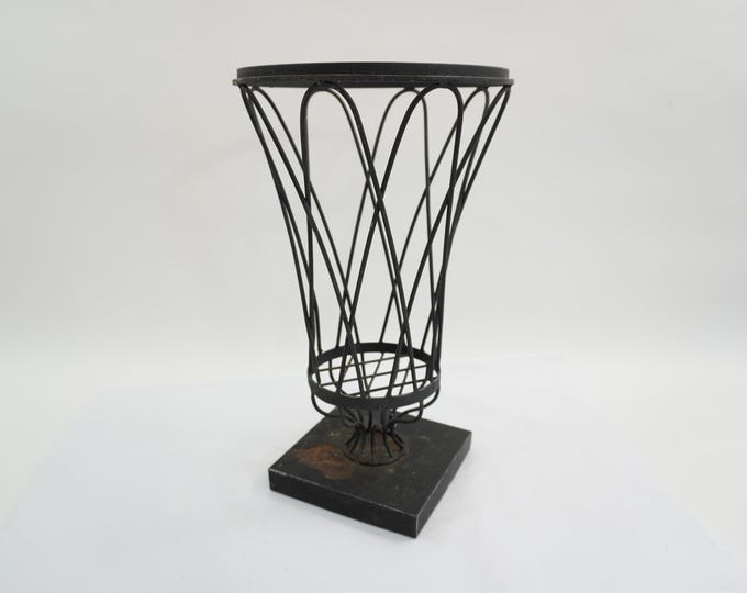 Metal Topiary Structures Topiary Frame, Urn Shaped Planter, Metal Structure Planter Shaped Like ...