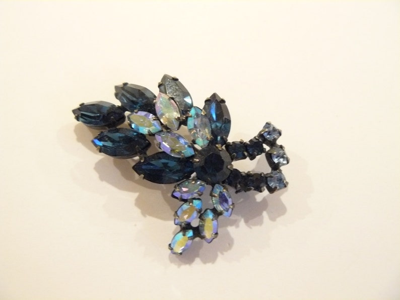 Beautiful Glittering Vintage Montana Blue & AB Rhinestone Brooch / Pin image 3