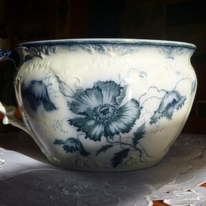 Chamber Pot Porcelain