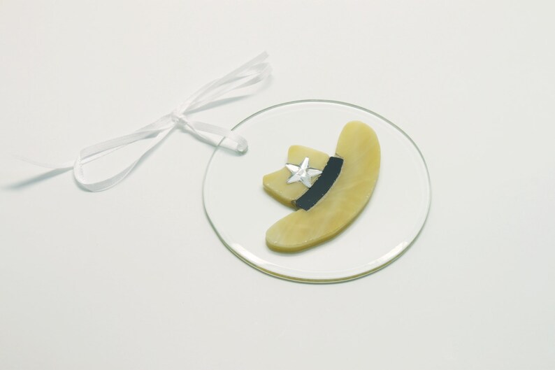 Cowboy Hat Suncatcher on a Circle Bevel made with stained glass